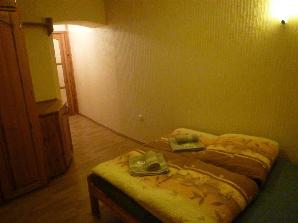 Academus Pub & Guest House Wroclaw Exterior photo
